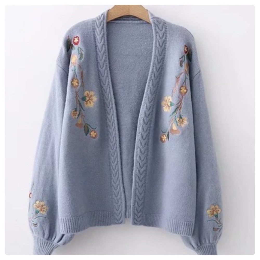 $25 start 239❤️ Soft floral cardigan